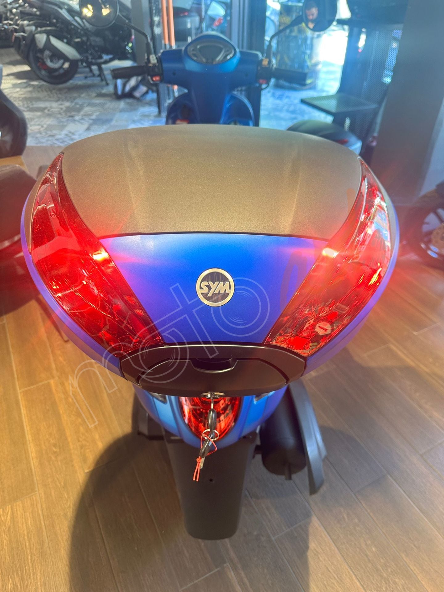 SYM ORJİNAL ÇANTA  MAT MAVİ FIDDLE IV TOPCASE 40 LT