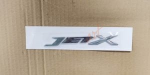 SYM_LOGO STICKER GOVDE KAPAK/A STOP LAMBASI ARKA SAG(R.)_ADET MOD.OZEL_JETXORT_