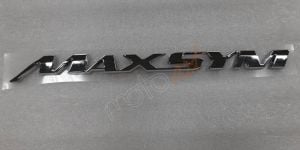 SYM_LOGO STICKER GOVDE KAPAK/A STOP LAMBASI SAG/ BODY COVER EMBLEM_(MAXSYM)_ARKA SAG(R.)_ADET MOD.OZ