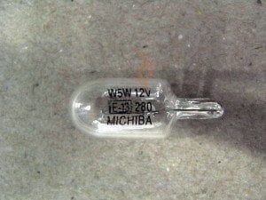 SYM KM AYDINLATMA AMPULU 12V-5W FDL2-JOY-ORB-ORB2-WLF